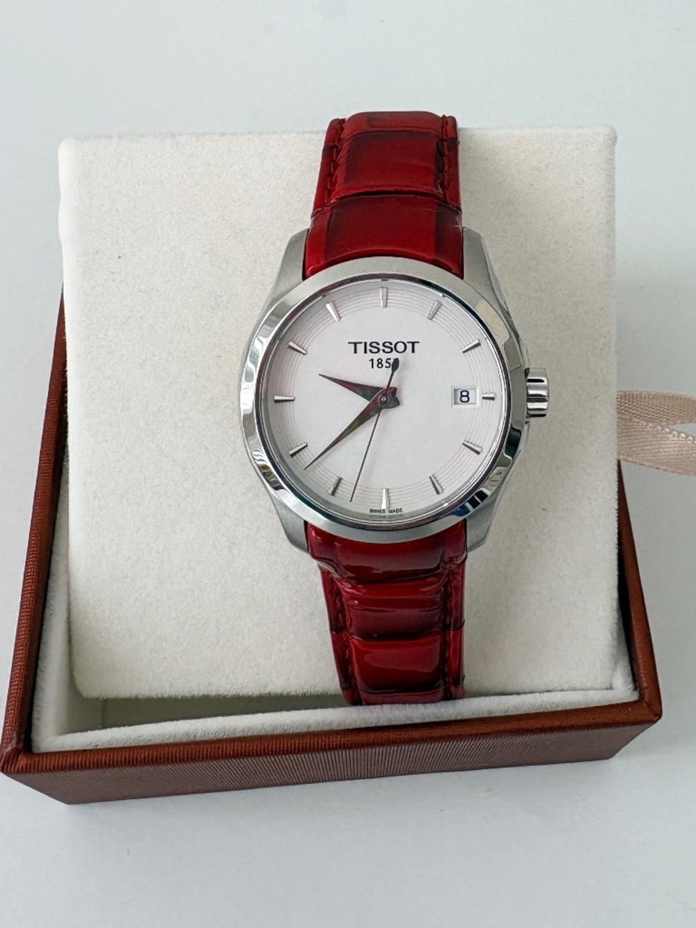 Tissot Couturier Lady Swiss Watch Sapphire Crystal Red Leather (RUNNING)